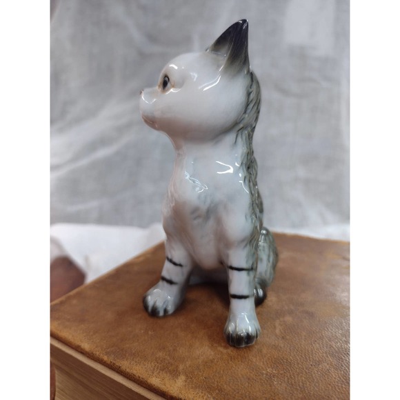 Beautifully Detailed BONE China Cat Figurine 4.5" tall - Picture 4 of 7
